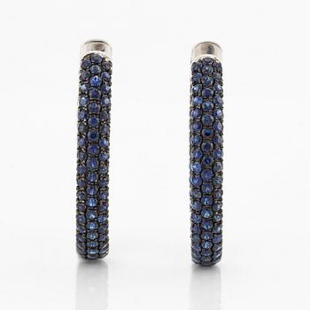 Creole earrings, 18K white gold with sapphires.