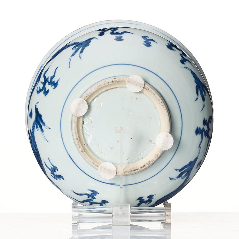 A blue and white dragon censer, Qing dynasty, Kangxi (1662-1722).