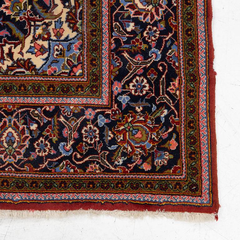 A Keshan rug, c. 222 x 141 cm.