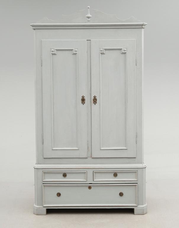 KLÄDSKÅP, 1800-talets andra hälft.