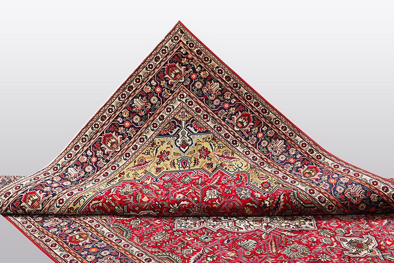 A carpet, Tabriz, ca 343 x 254 cm.