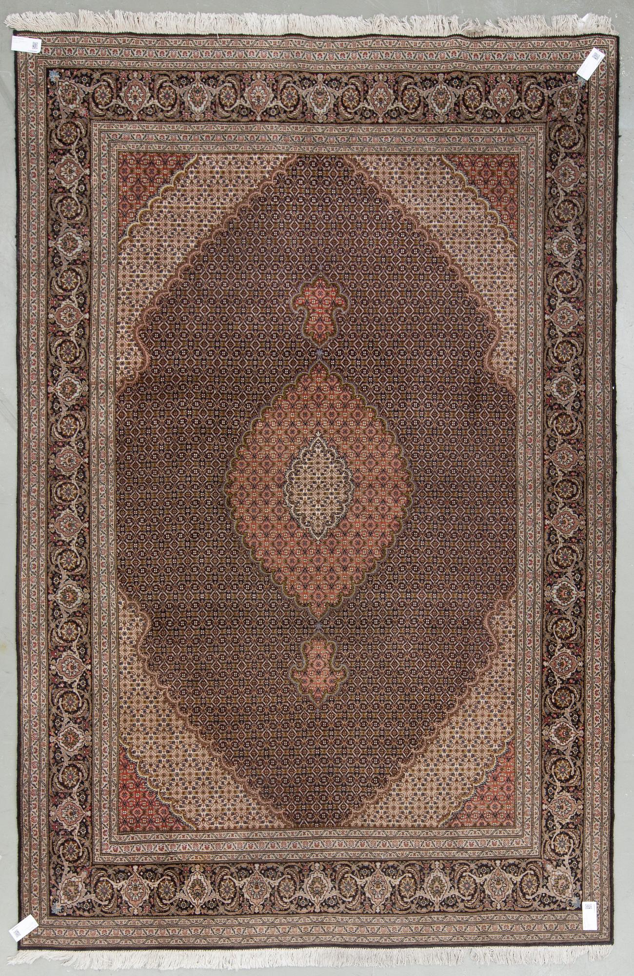 MATTA, orientalisk. Ca 307x198 cm.