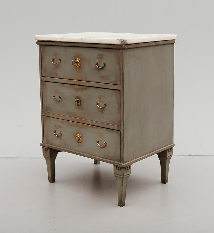 BYRÅ, sengustaviansk, tidigt 1800-tal.