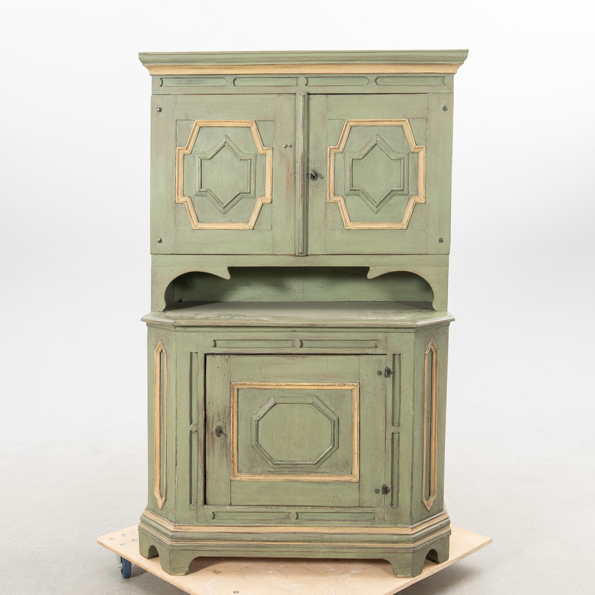 Skåp 1700-talets första hälft/mitt barock.