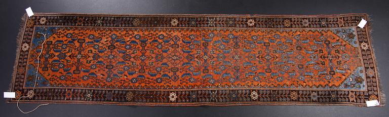 GALLERIMATTA, orientalisk. Ca 303 x 79.