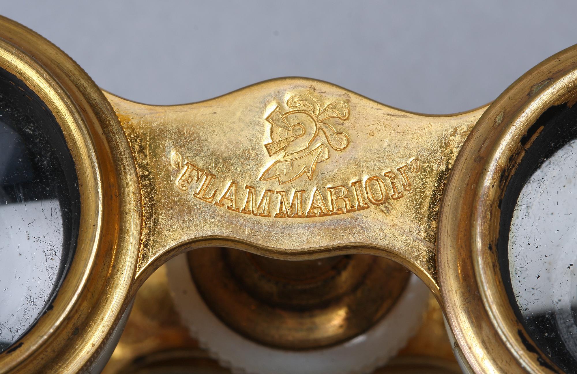 TEATERKIKARE SAMT SIGILLSTAMP, mässing, pärlemor resp silver, Finland. Sent 1800-tal.