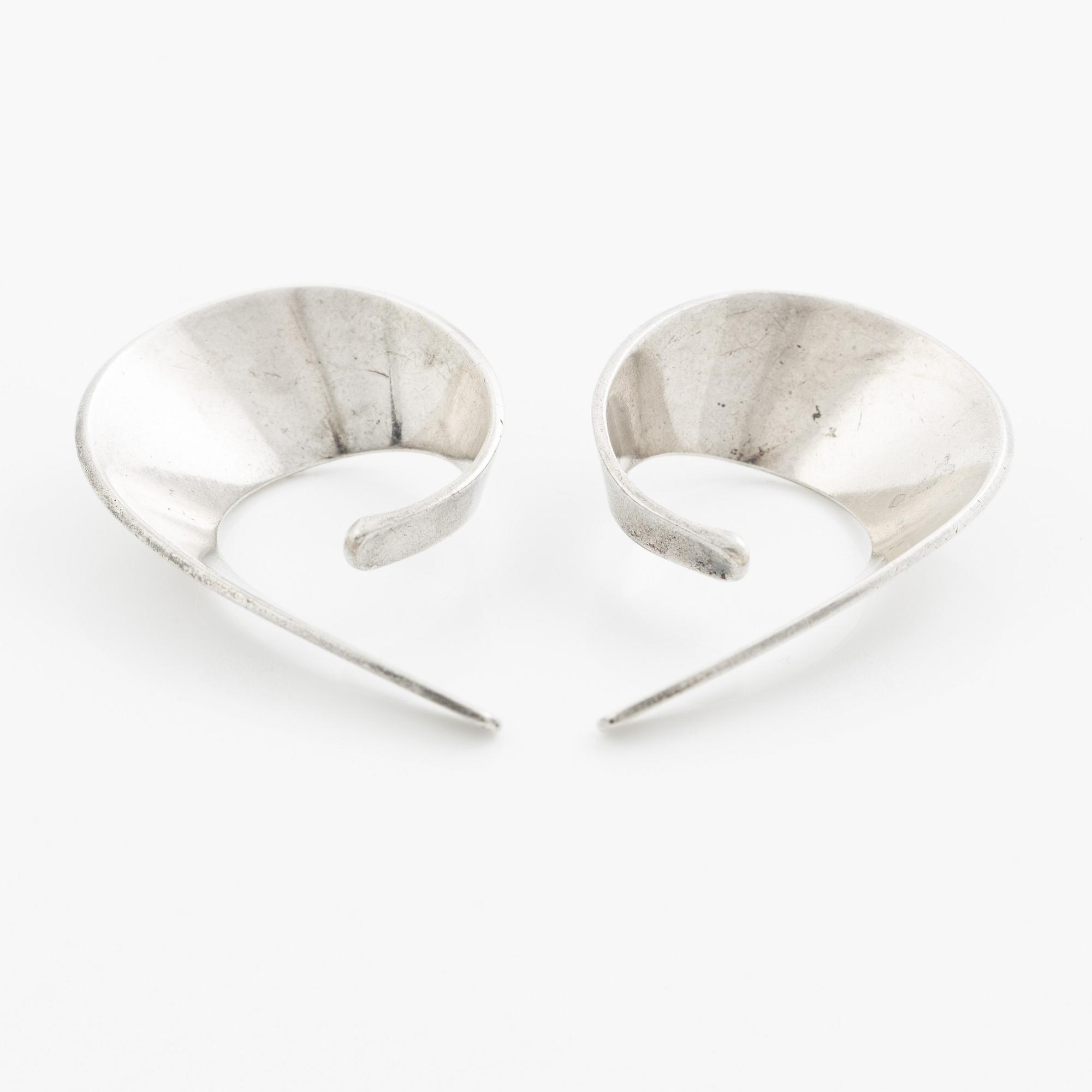 Tone Vigeland, earrings, a pair of "Sling" sterling silver, Norway.