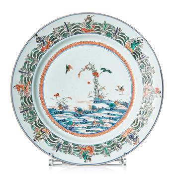 1006. A famille verte 'immortals' dish, Qing dynasty, Kangxi (1662-1722).
