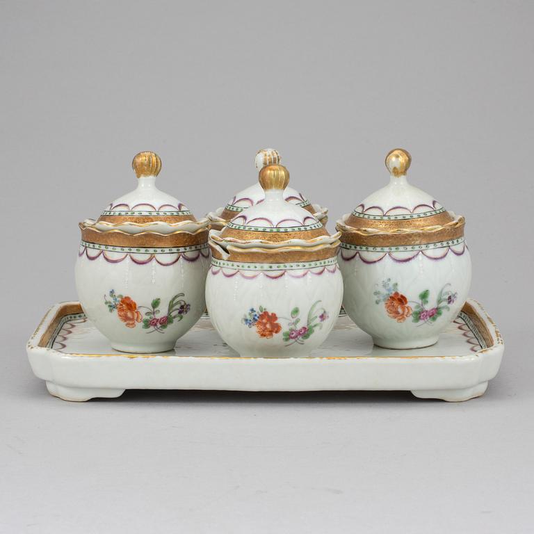 SERVIS, 24 delar, kompaniporslin. Qingdynastin, Qianlong (1736-95).