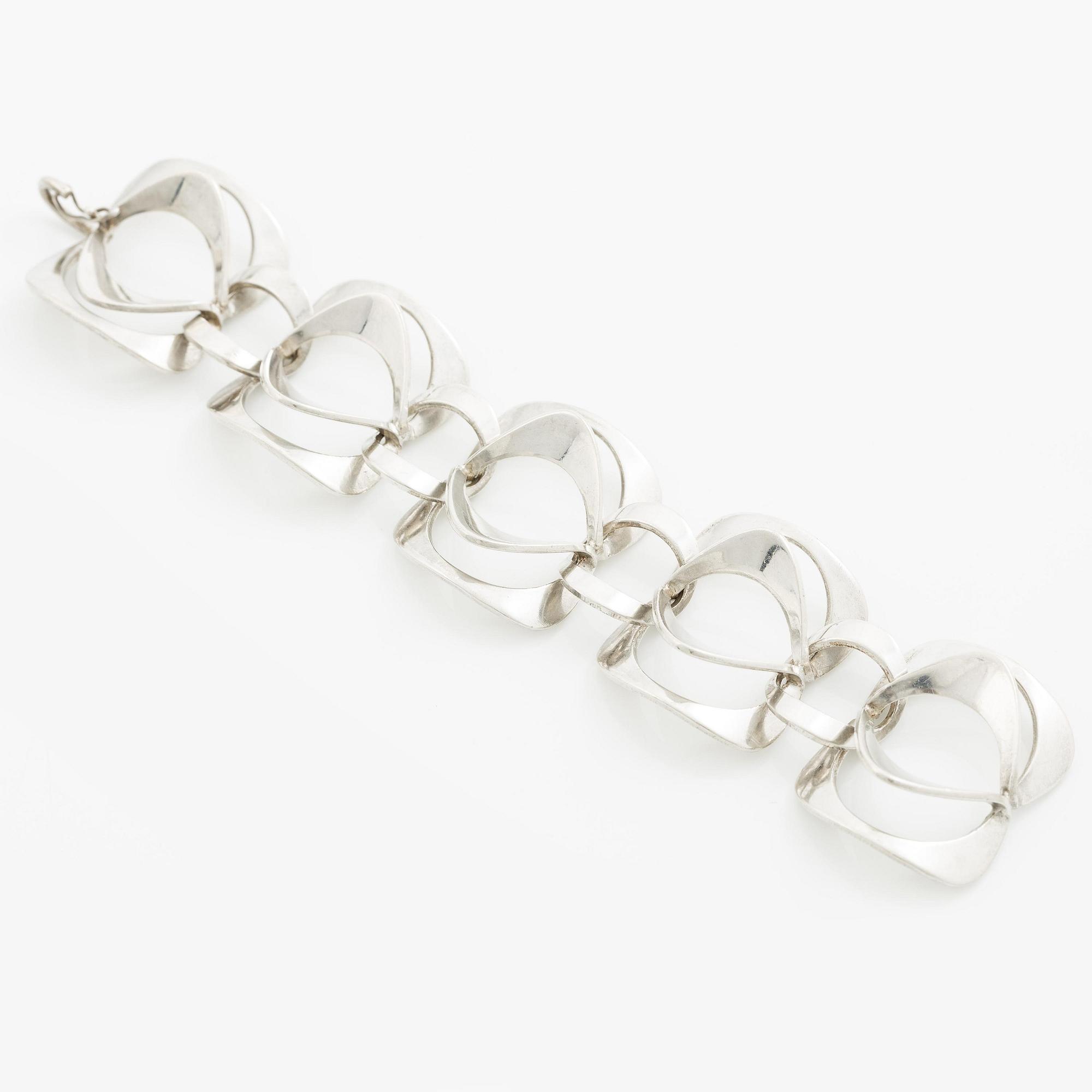 Theresia Hvorslev, a bracelet, silver, Falköping 1972. For Alton.