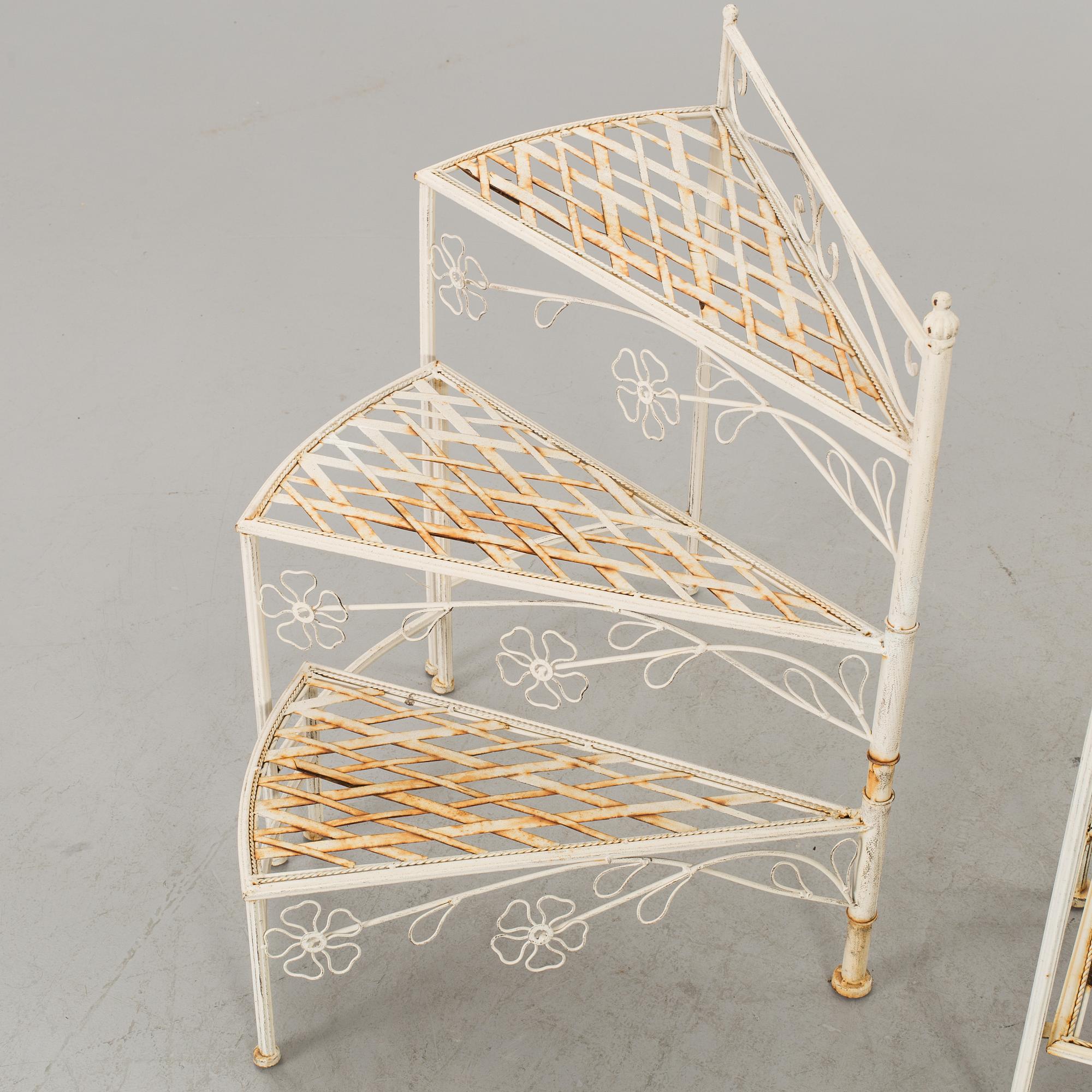 ETAGERER/BLOMBORD, ett par och HYLLA, metall, 1900-talets slut.