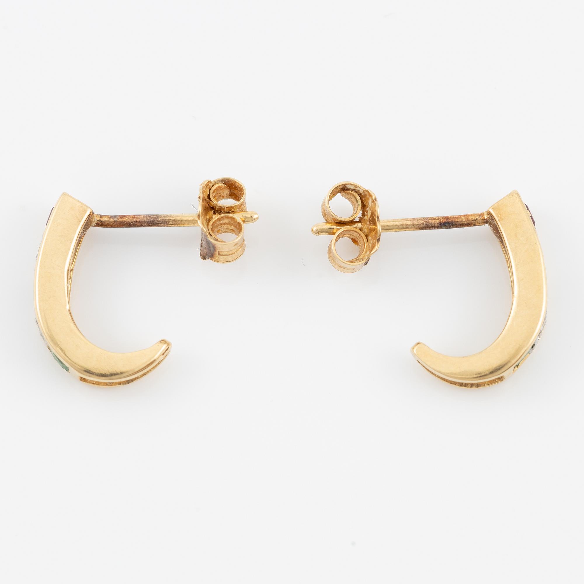 Ring, samt ett par örhängen, 18K guld med små rubiner, smaragder, safirer och diamanter.