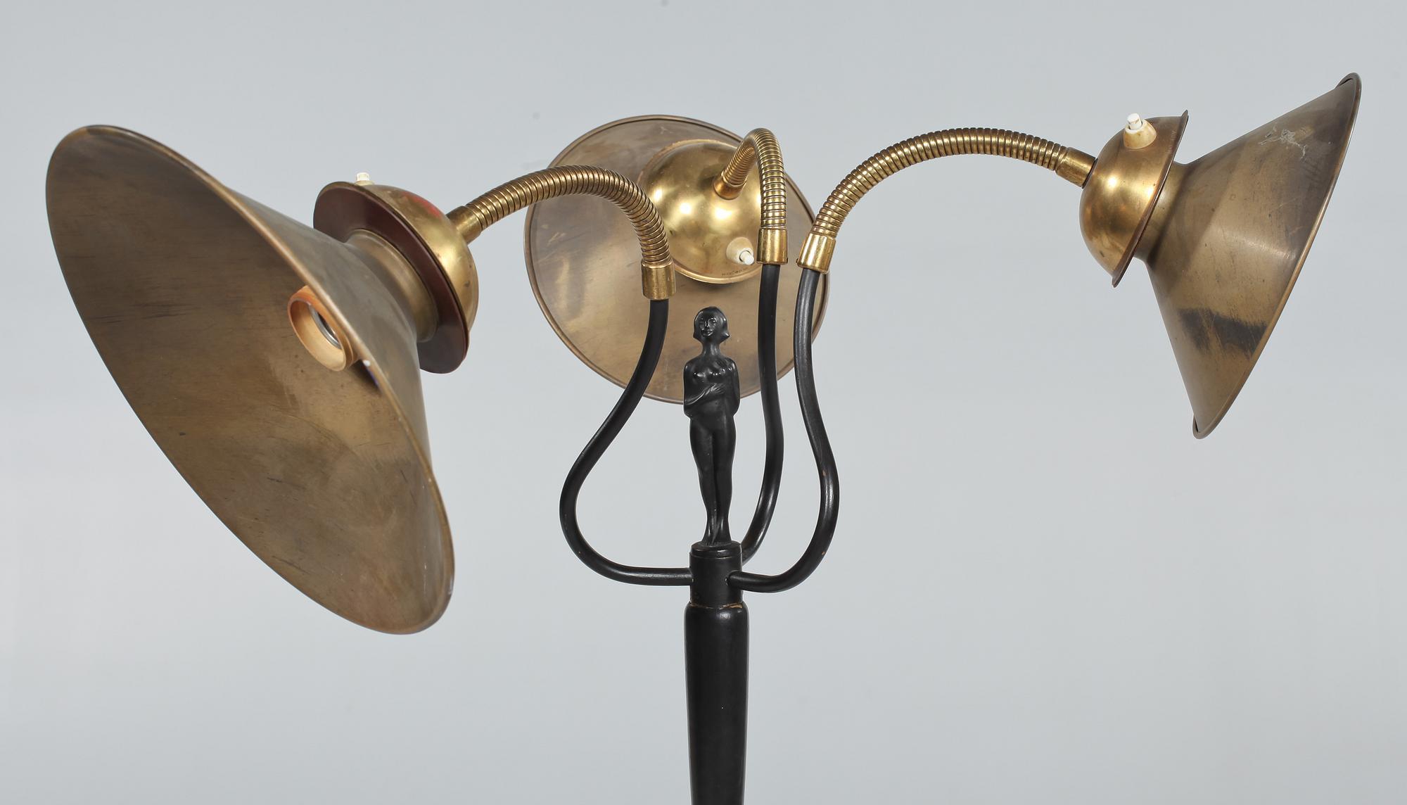 GOLVLAMPA, omkring 1900-talets mitt.