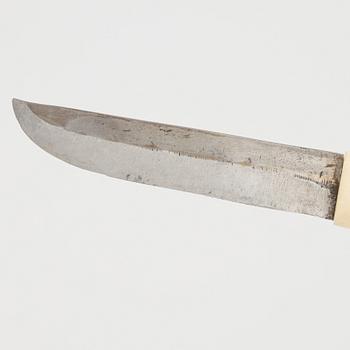 Nikolaus Fankki, a reindeer horn knife, sifned and dated 1952.