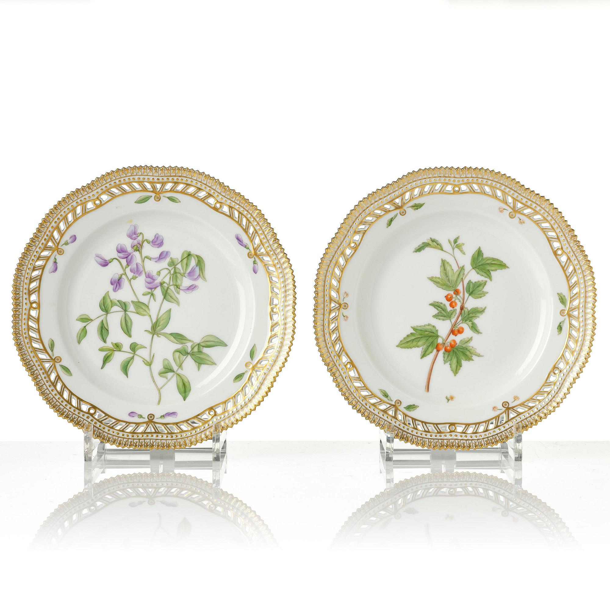 Tallrikar, 13 stycken, porslin. Royal Copenhagen, 'Flora Danica', Danmark, 1900-tal.