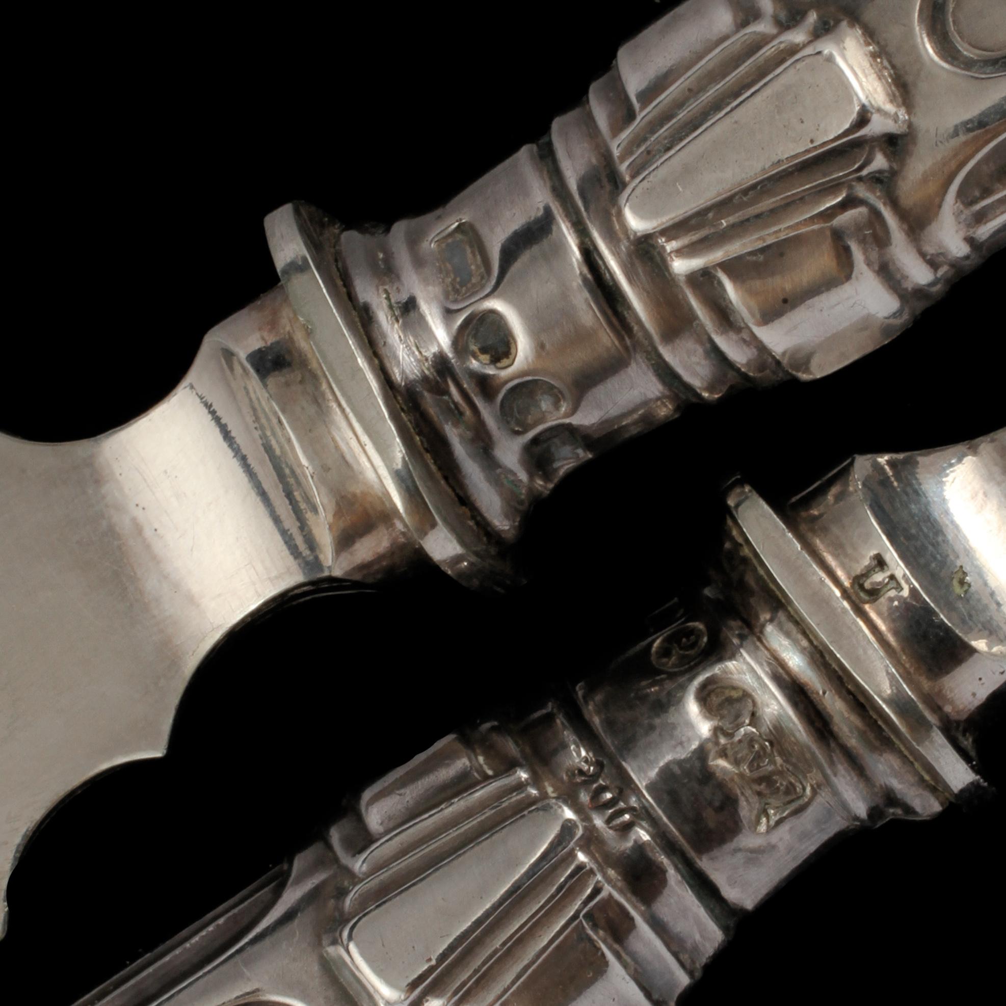 SERVERINGSBESTICK, ett par, silver,  troligen Claes Emil Andrén, Göteborg, jugend, 1900-talets första del. Vikt 215 cm.