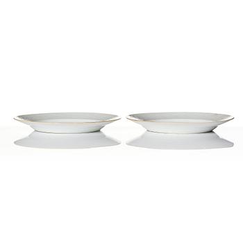 A pair of armorial dinner plates, Qing dynasty, 18th Century.