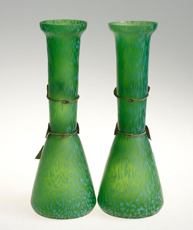 VASER, ett par, glas, 1900-talets början.