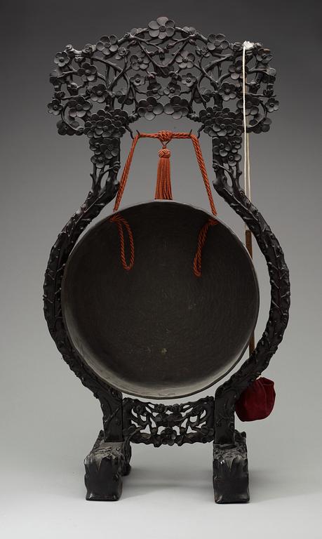 A bronze gong with a wooden stand, Qing dynasty.