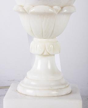 BORDSARMATUR, alabaster.