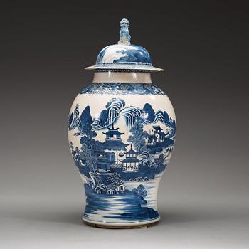 A blue and white vase, Qing dynasty, Jiaqing (1796-1820).