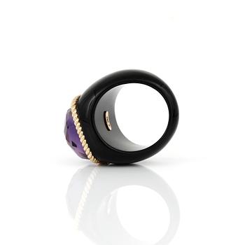 RING, 14K guld med agat samt checkerslipad ametist. Total vikt ca 16,31 g.