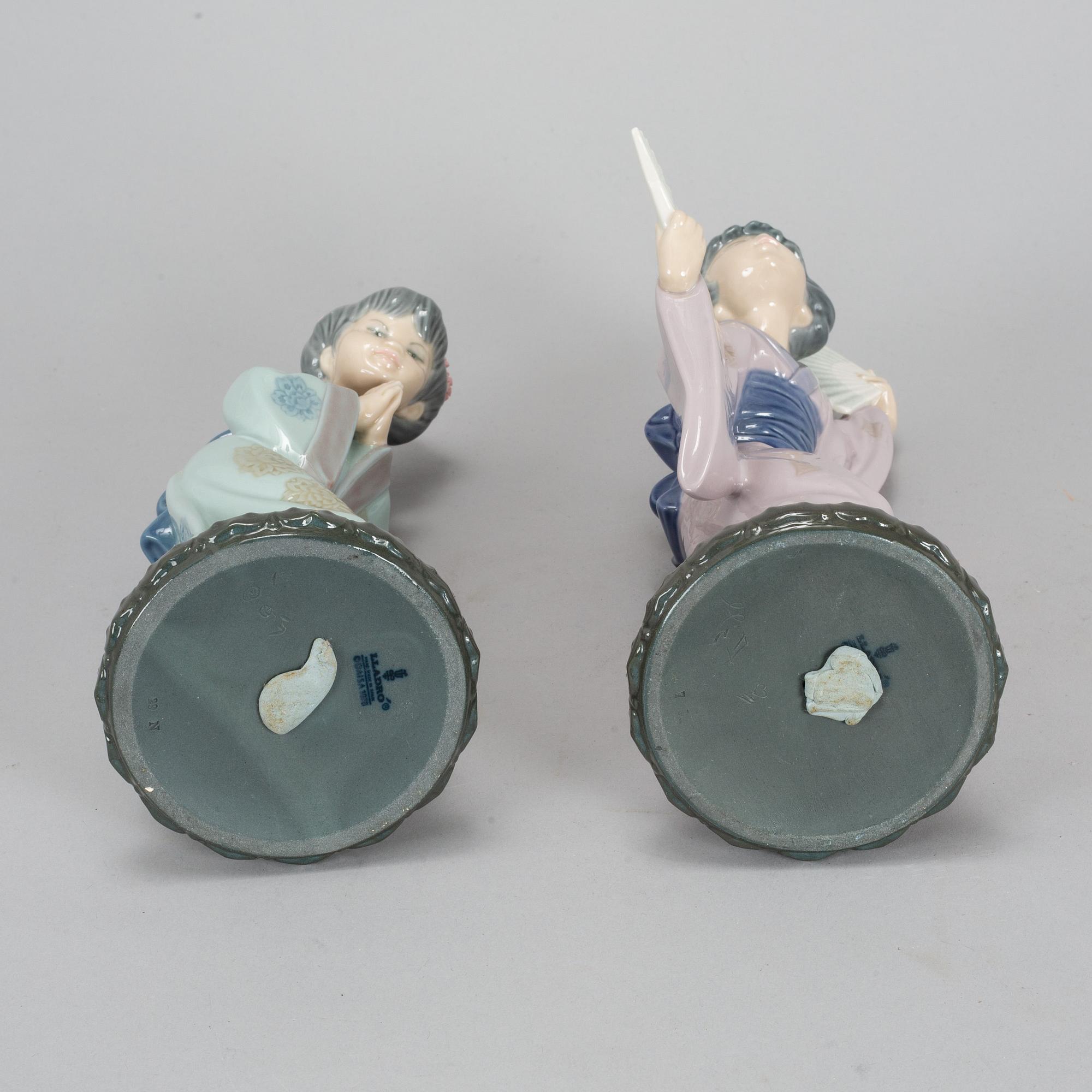 A pair of porcelain figurines, Spain, secind half of the 20th century.