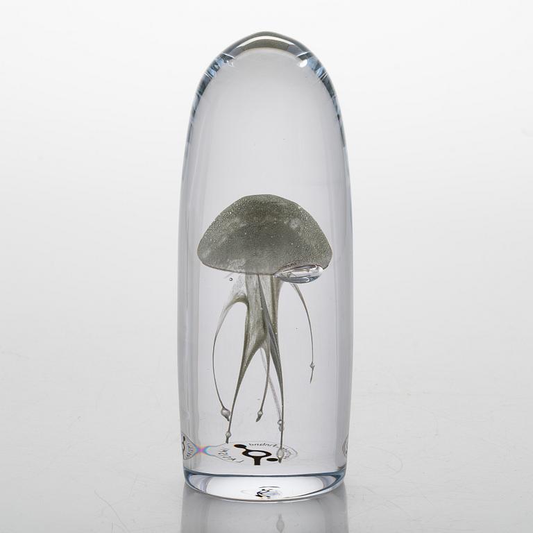 Joonas Laakso, lasiveistos, signeerattu J.Laakso OXIIII.