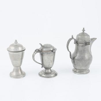 A lot of five pewter objects, 18th and 19th Century.