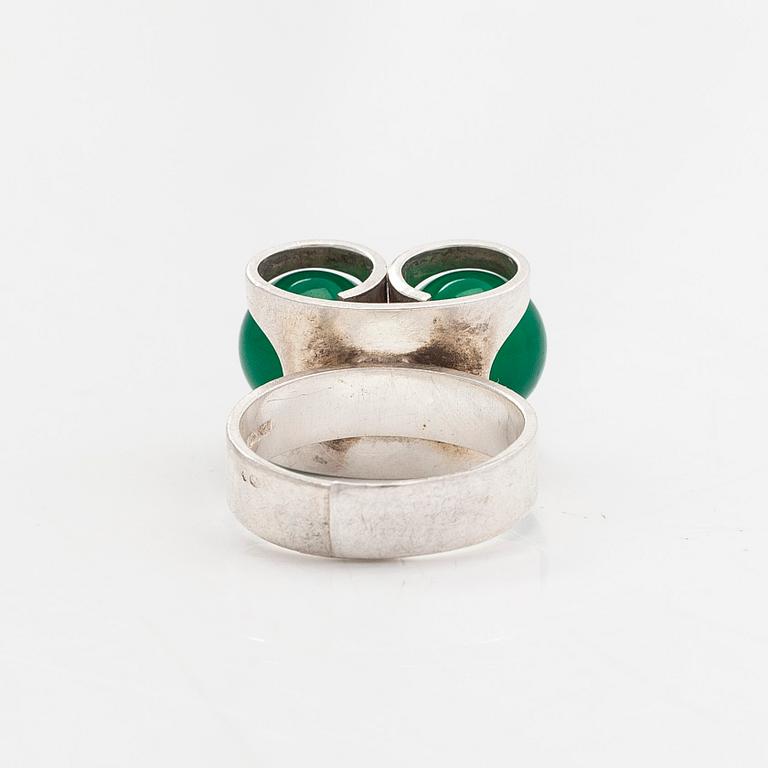 Elis Kauppi, Ring, sterlingsilver, kalcedoner. Kupittaan Kulta, Åbo 1974.