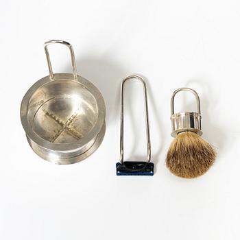 Mats Eskils, a sterling silver 3-piece shaving set in accompanying metal case, Stockholm 1995.