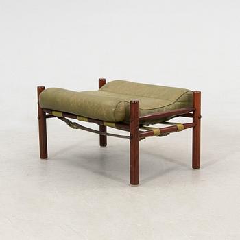 Arne Norell, fåtöljer ett par samt en fotpall "Inca", Norell Möbel AB 1900-talets andra hälft.