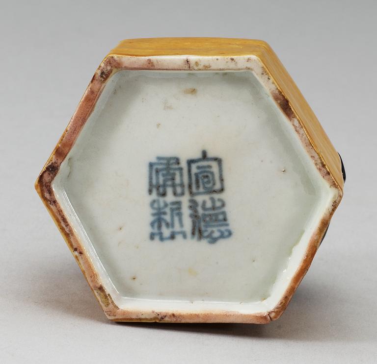 A yellow and brown glazed brush washer with curling dragon, Qing dynasty, 19th Century, with Xuande four character mark.