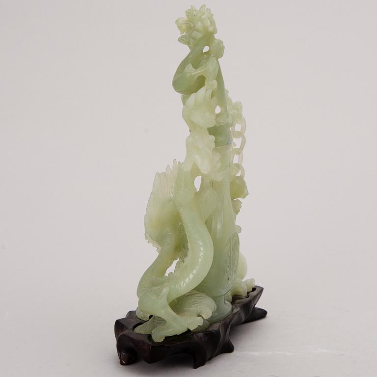 A Chinese bowenite sculpture.