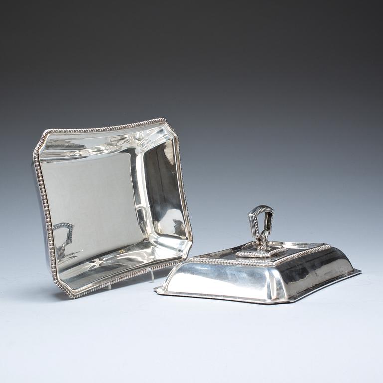 UPPLÄGGNINGSFAT MED LOCK, pläter, England. 1900-tal.