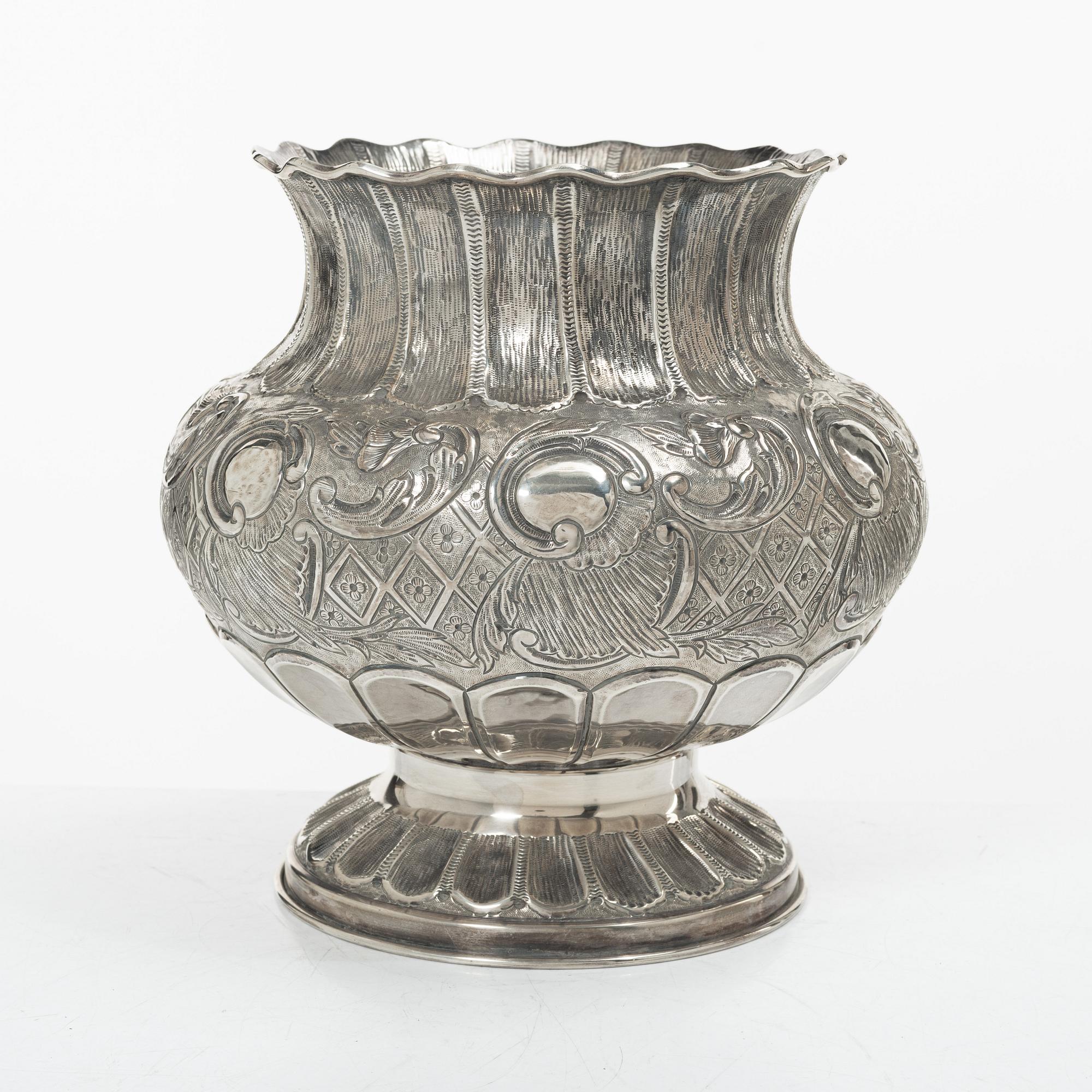 Vase / outer casing, silver, Rococo style, 20th century.