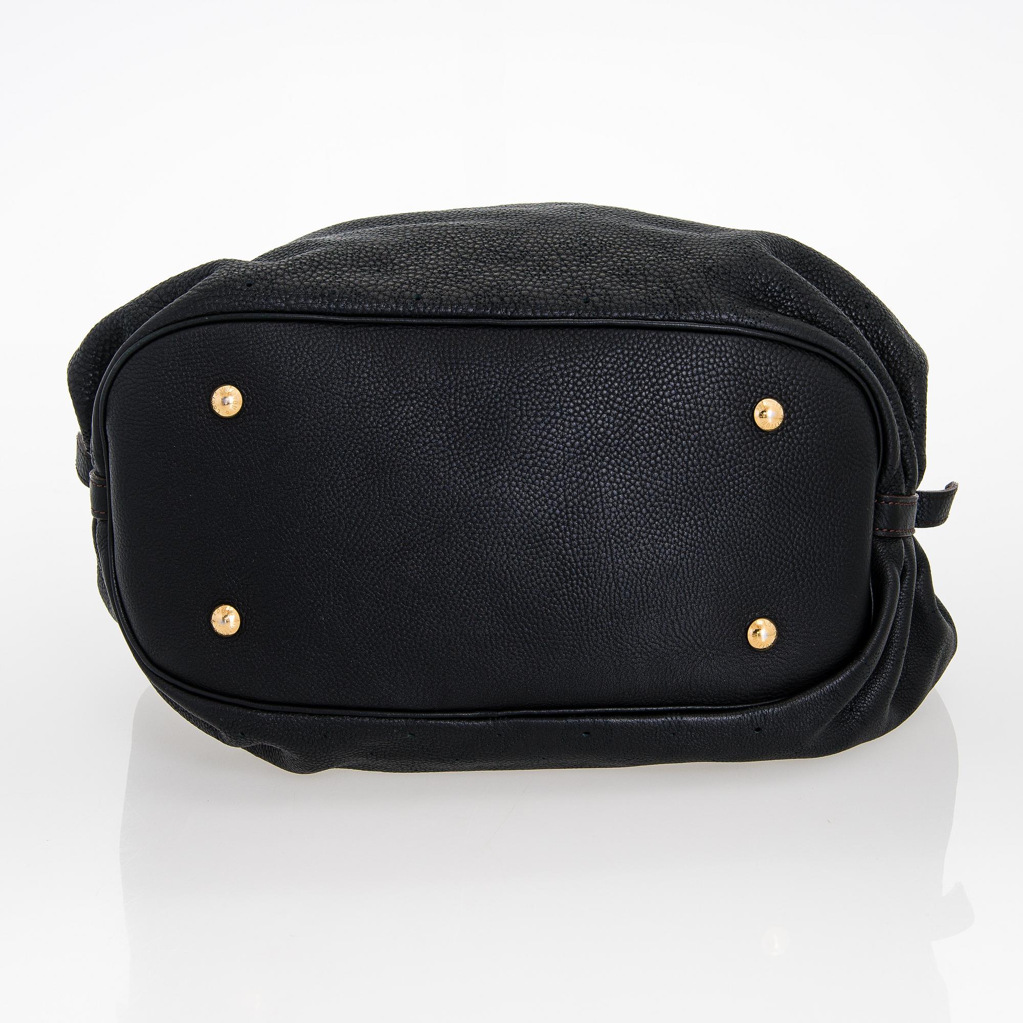 Louis Vuitton, "Mahina XL" laukku.
