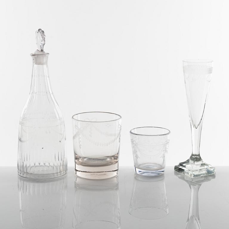 21 glass service pieces, around the year 1800 and 19th Century.