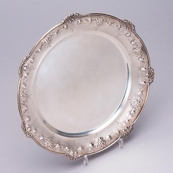 BRICKA, silver, bär finska kontrollstämplar, Helsingfors 1965. Vikt ca 838 g.