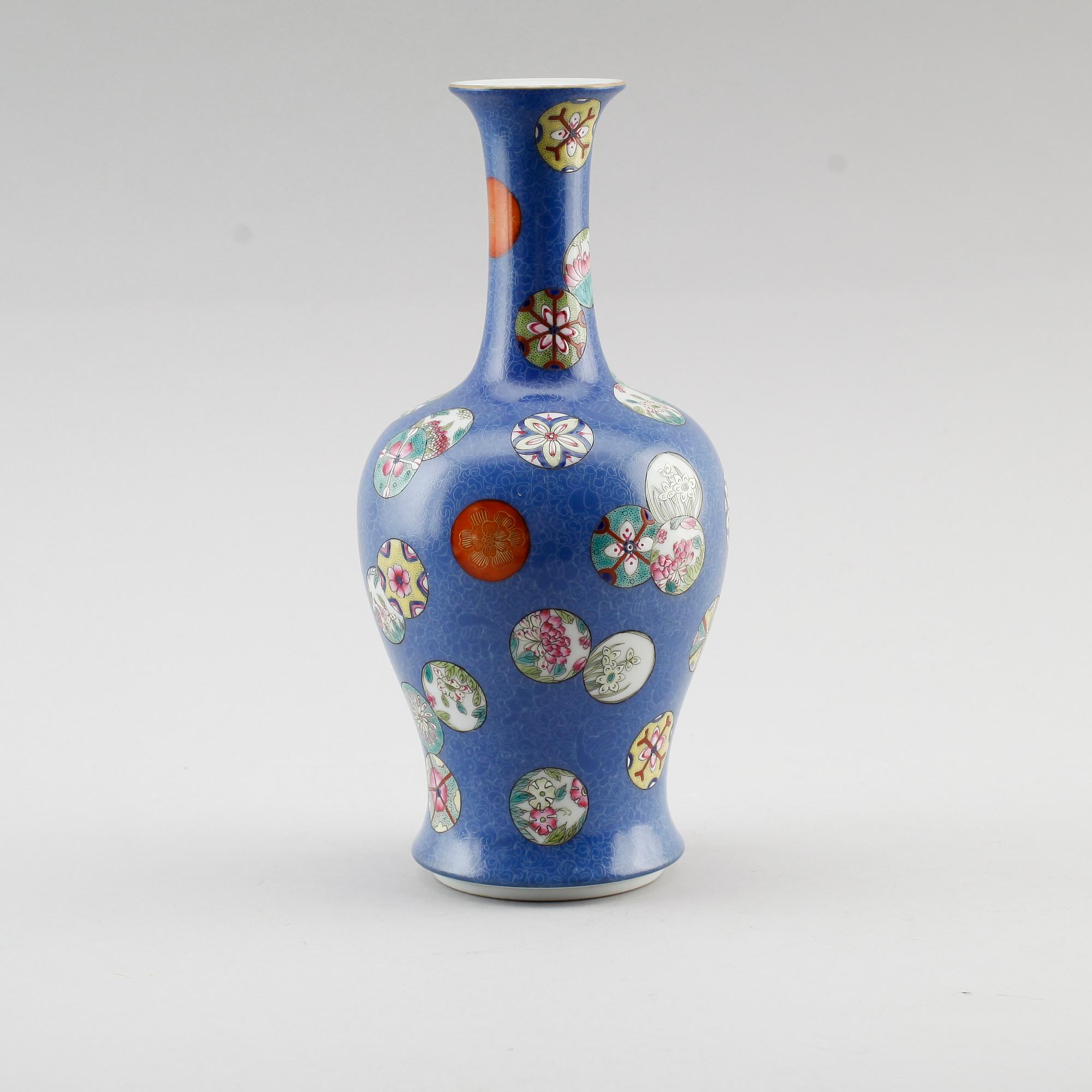 VAS, porslin, Kina, sannolikt 1900-tal.
