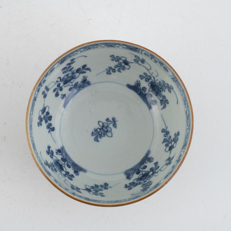 A Chinese blue and white export porcelain bowl and two dishes, Qing dynasty, Qianlong (1736-95).