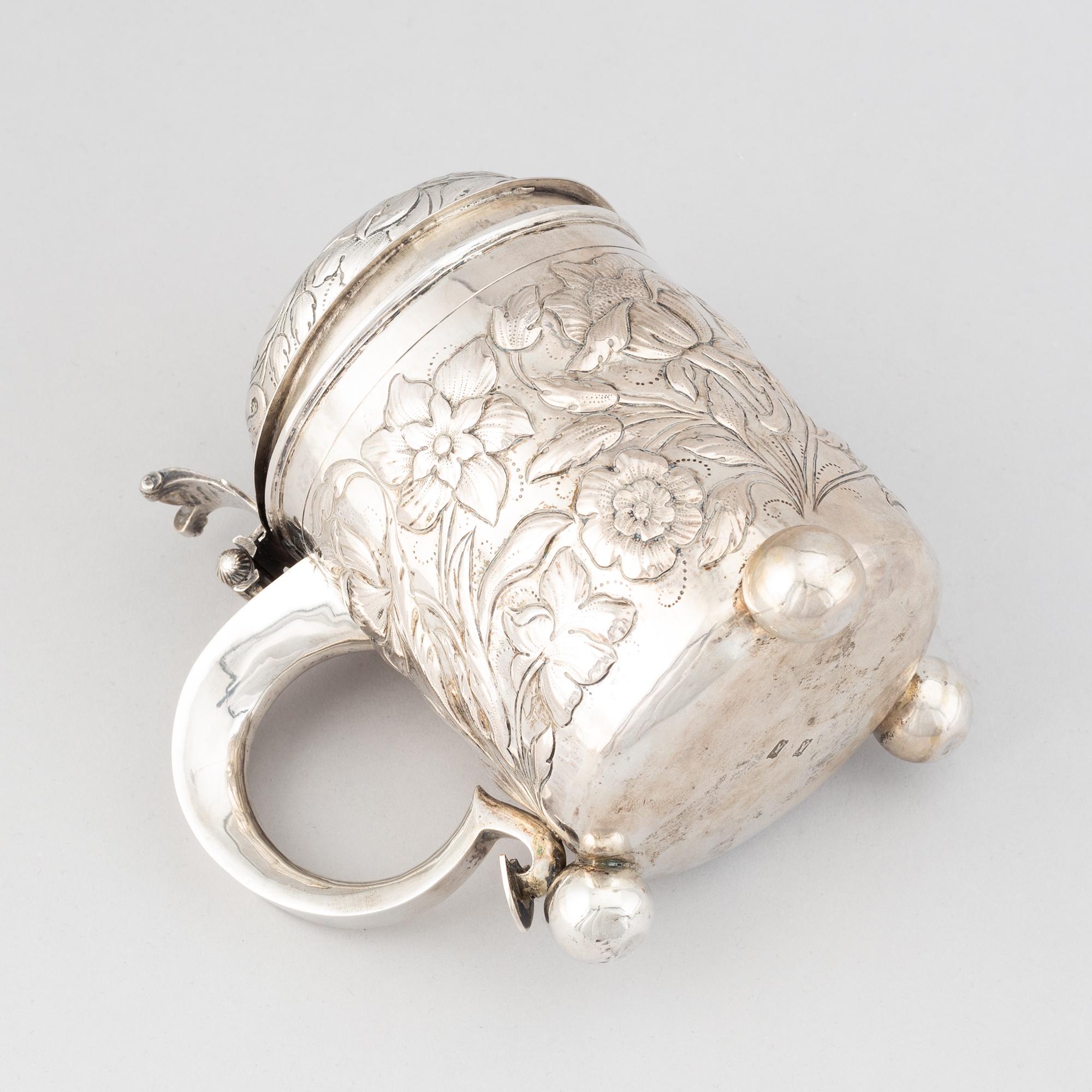 Dryckeskanna, silver, dubbelslagen fantasistämpel, 1800-tal. Barock-stil.