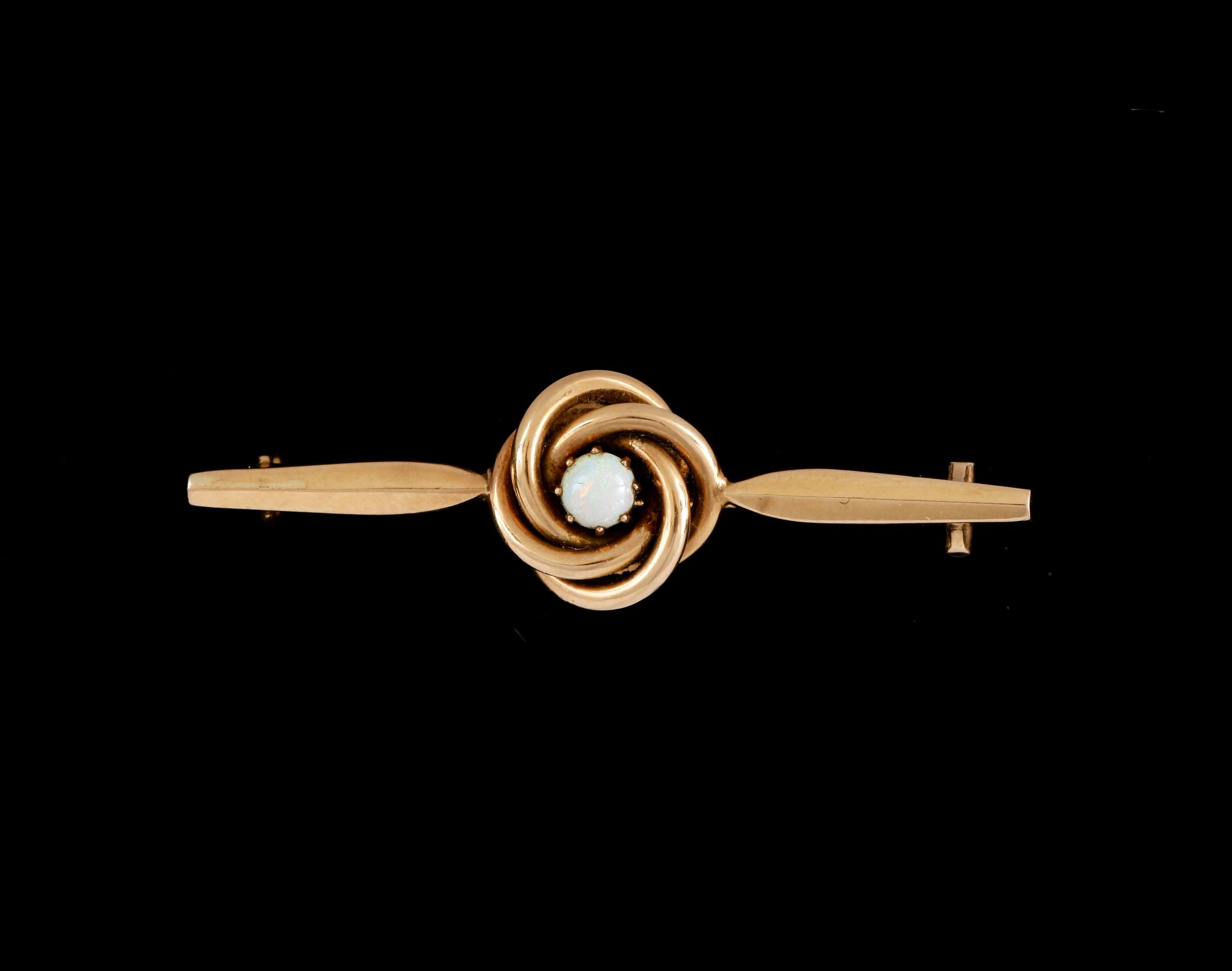 BROSCH, 18k guld med opal. John Petterson, Stockholm, 1901. Ca 3 g.