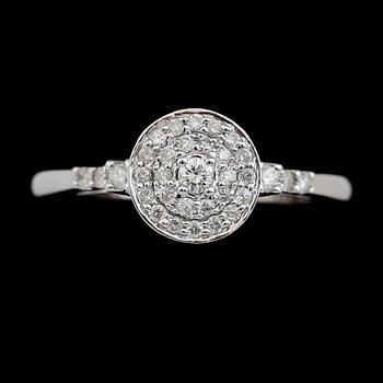 RING, 14K vitguld, diamanter tot ca 0.28 ct. Vikt ca 3 g.