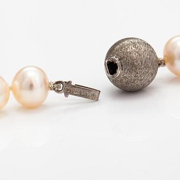Pärlcollier, odlade pärlor och sterling silver.