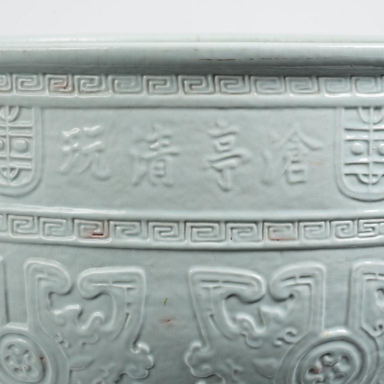 A massive 'blanc de chine' basin, Qing dynasty, 18th century. With a 滄亭清玩 'cang ting qing wan' mark.