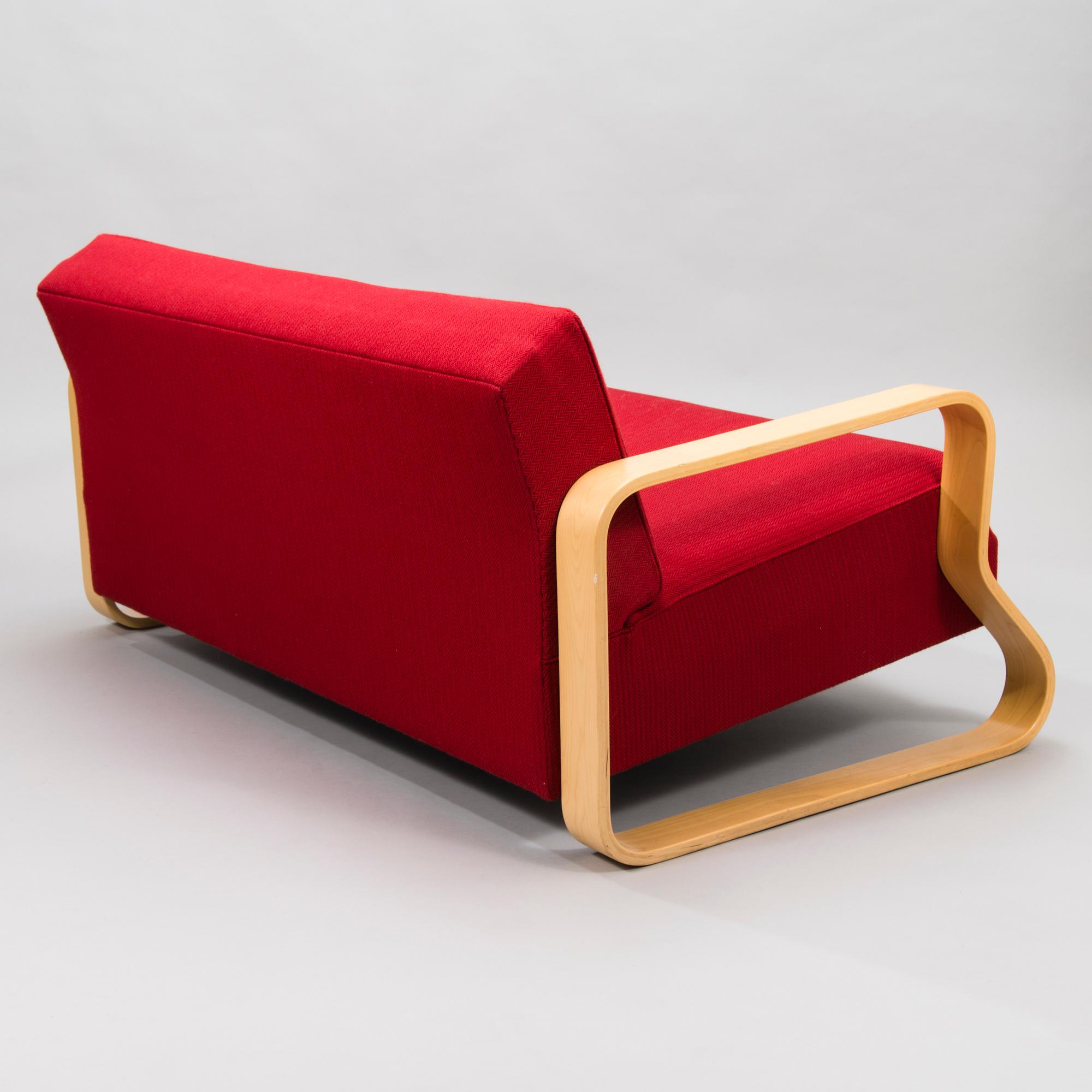 ALVAR AALTO, A late 20th-century '544' sofa for Artek.