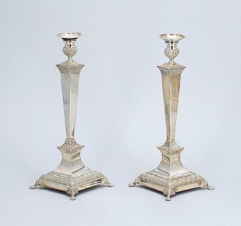 LJUSSTAKAR, ett par, pläter, empirestil, omkring 1900.