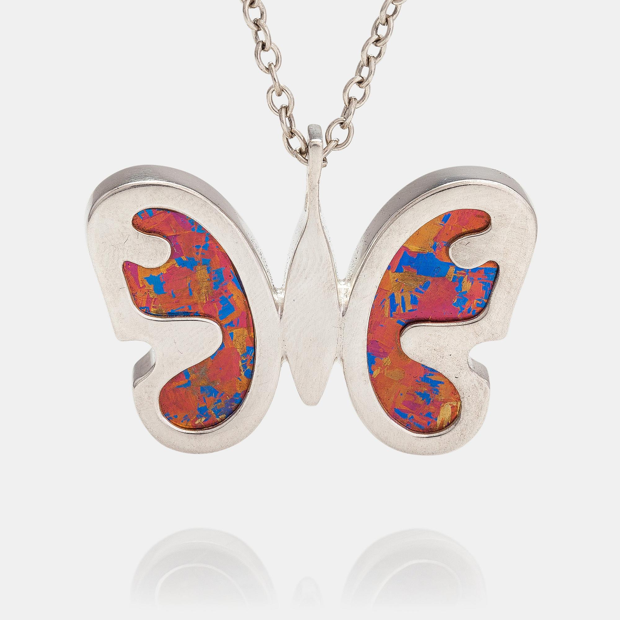 Nanny Still, A sterling silver and titanium necklace. Kultakeskus, Hämeenlinna.