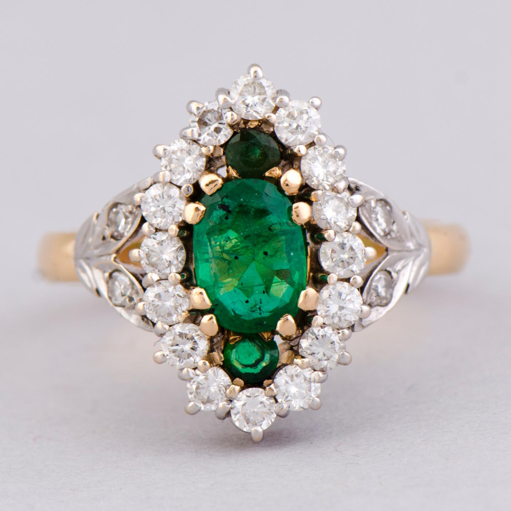 HALSSMYCKE, ÖRHÄNGEN och RING, fasettslipade smaragder, briljantslipade diamanter, 18K guld. Tillander 1984.